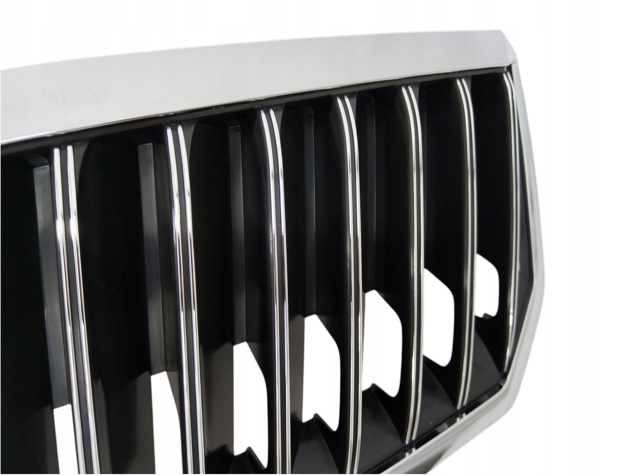 Grill Skoda Superb II 3T lift 2013–2015 – chromowane listwy